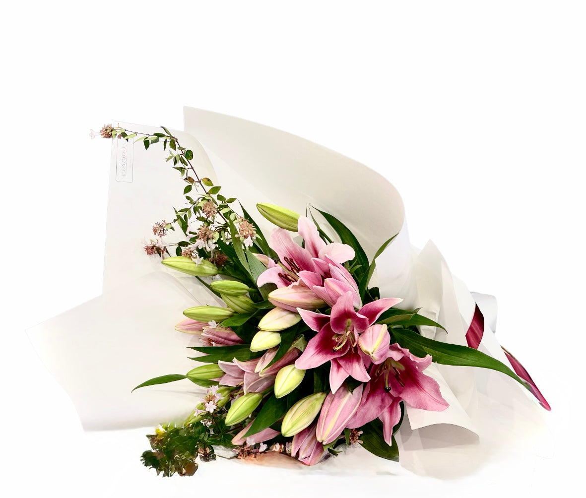 Elegant Oriental Lilies Bouquet – Fragrant & Stunning Blooms