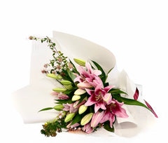 Elegant Oriental Lilies Bouquet – Fragrant & Stunning Blooms